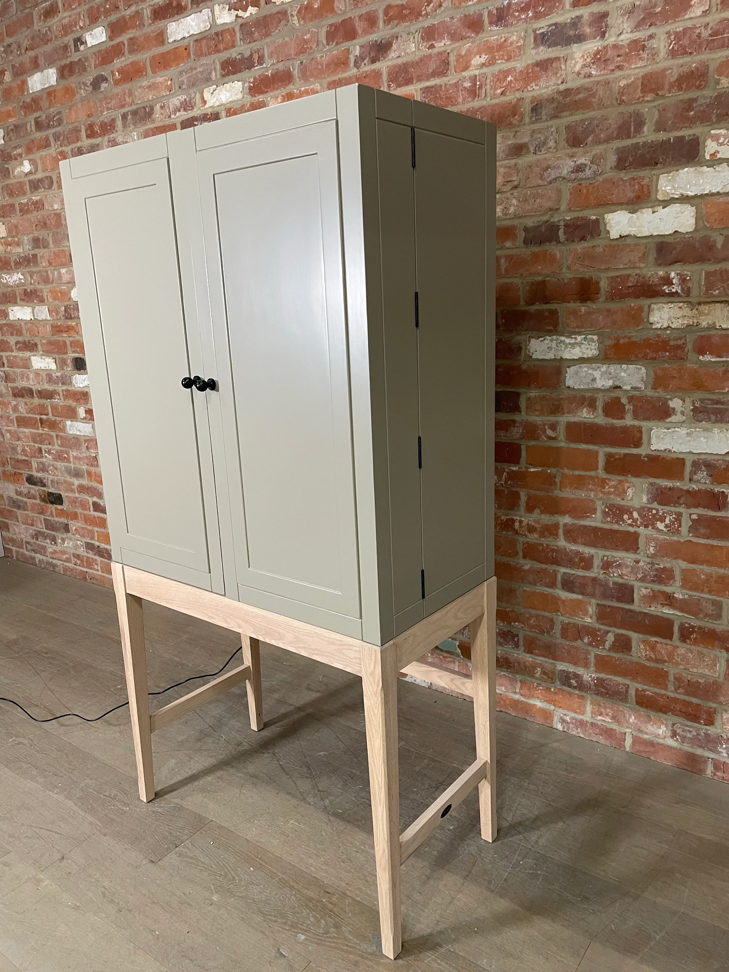 Ardingly Cabinet with Mirror- Lead Light - Image 4