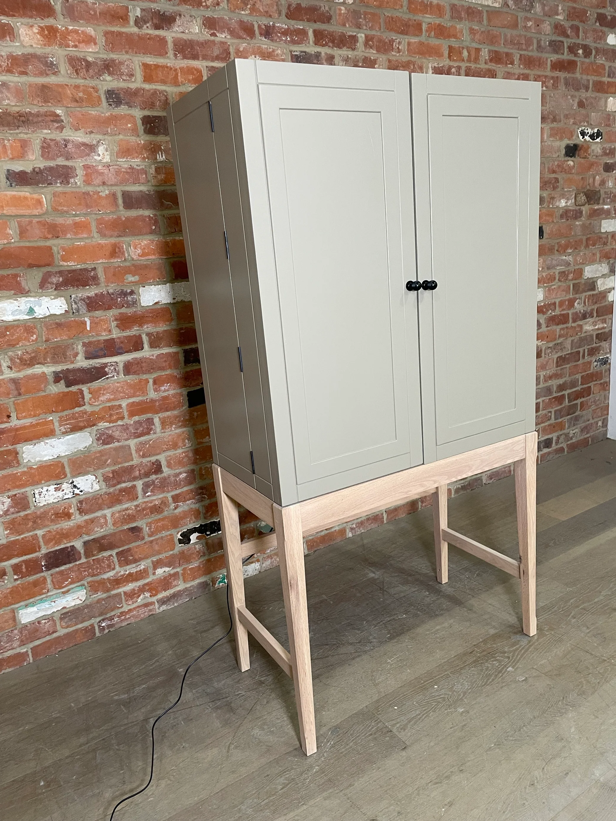 Ardingly Cabinet with Mirror- Lead Light - Image 5