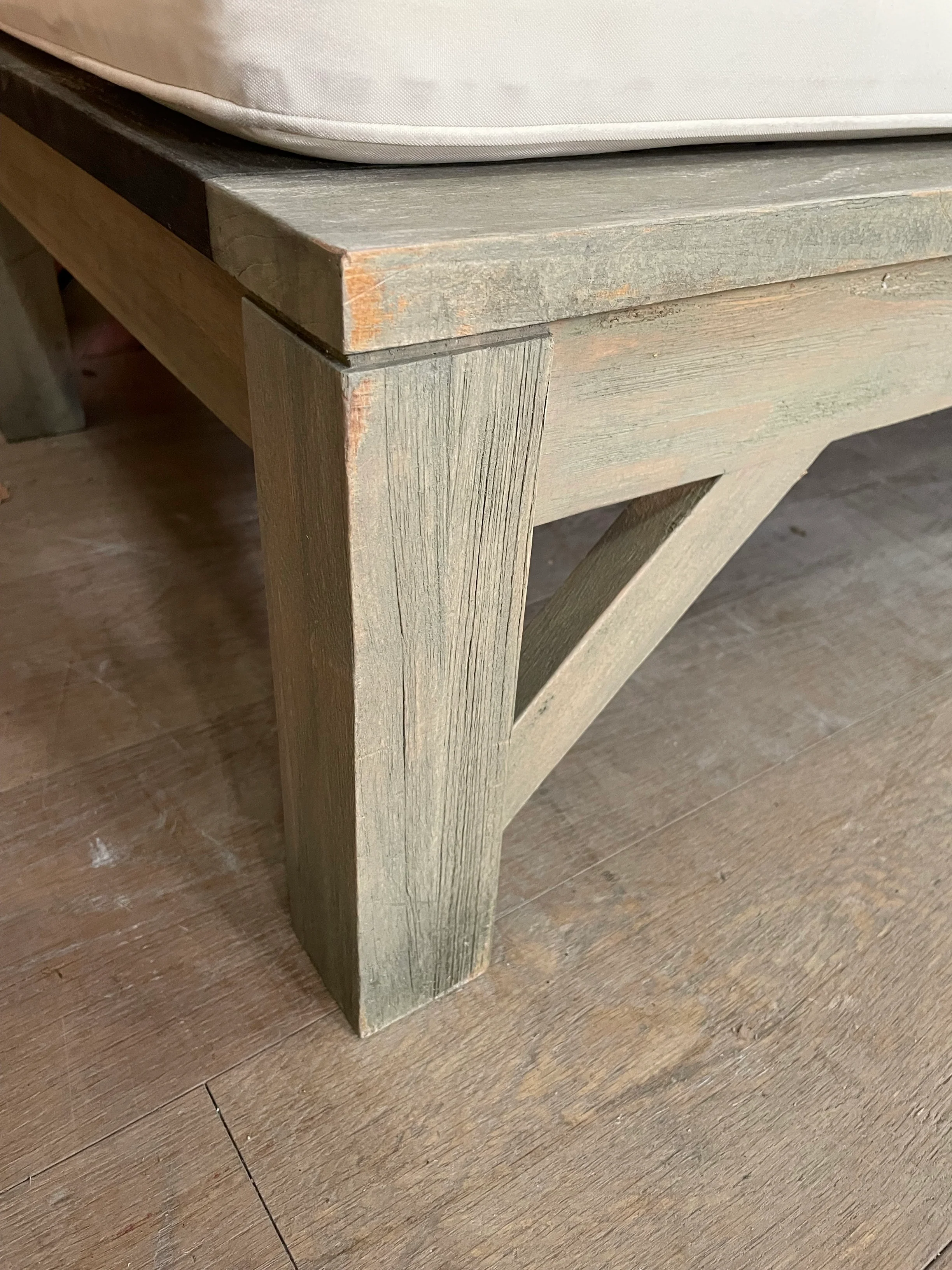 Harmondsworth Sunlounger with Natural Cushion - Image 9