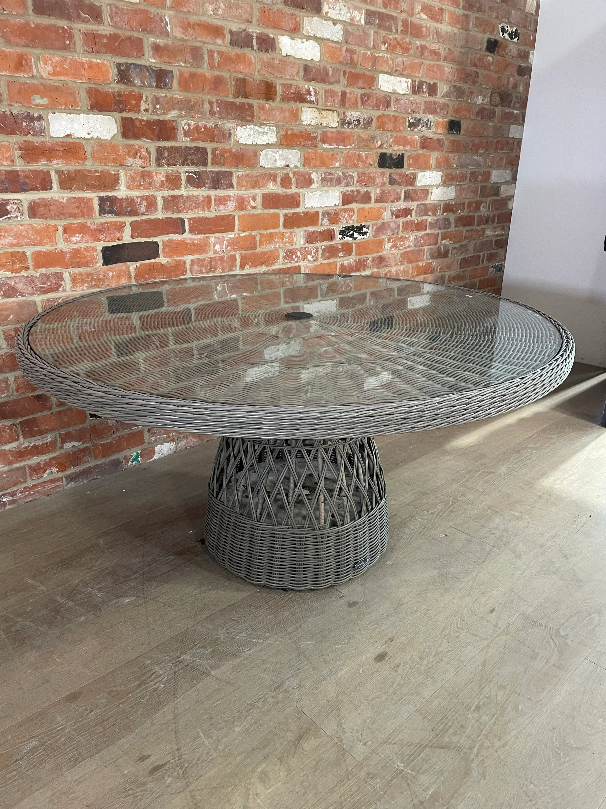 Harrington 4 Seater Round Table - Image 4