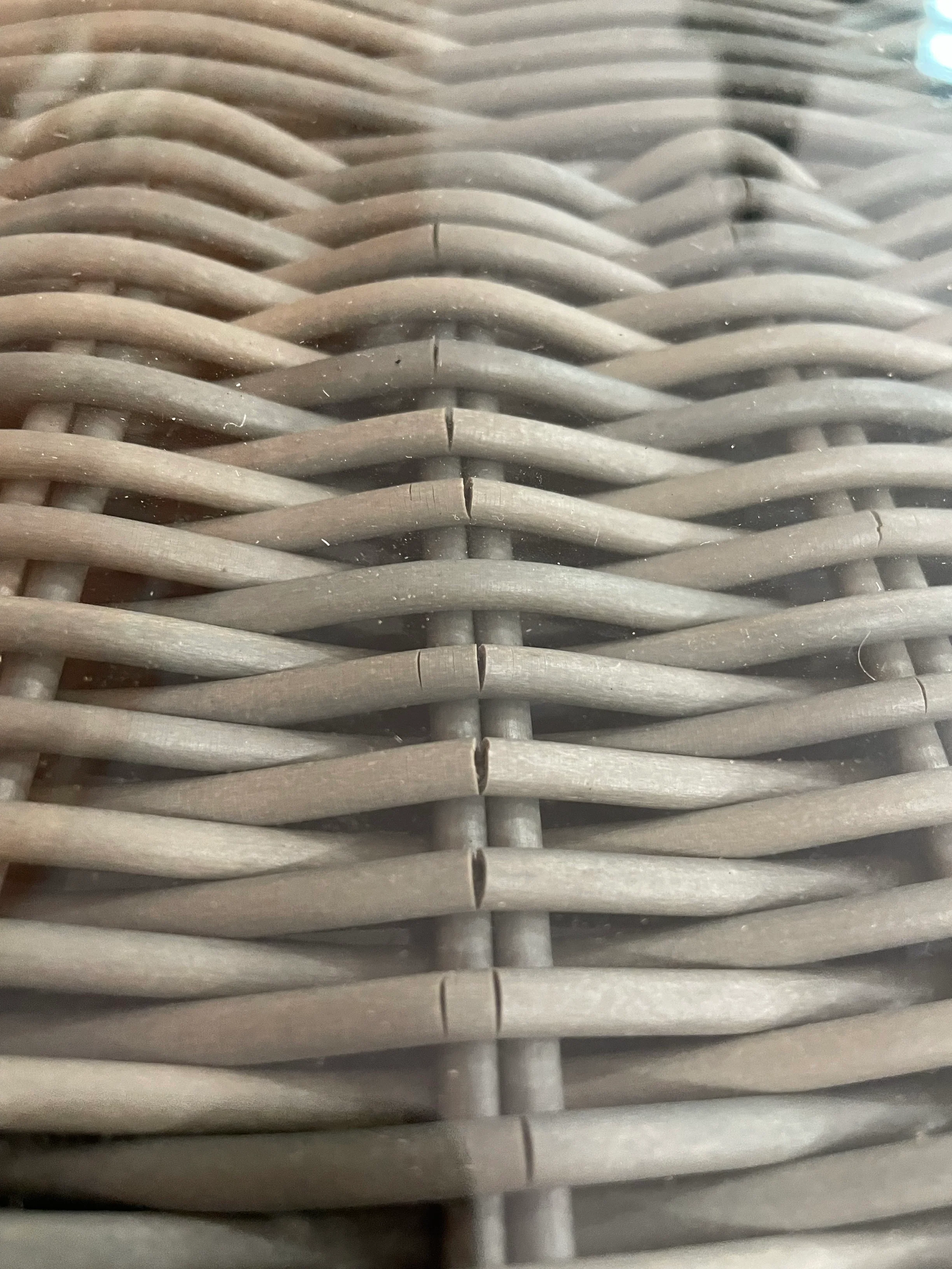 Harrington 4 Seater Round Table - Image 5