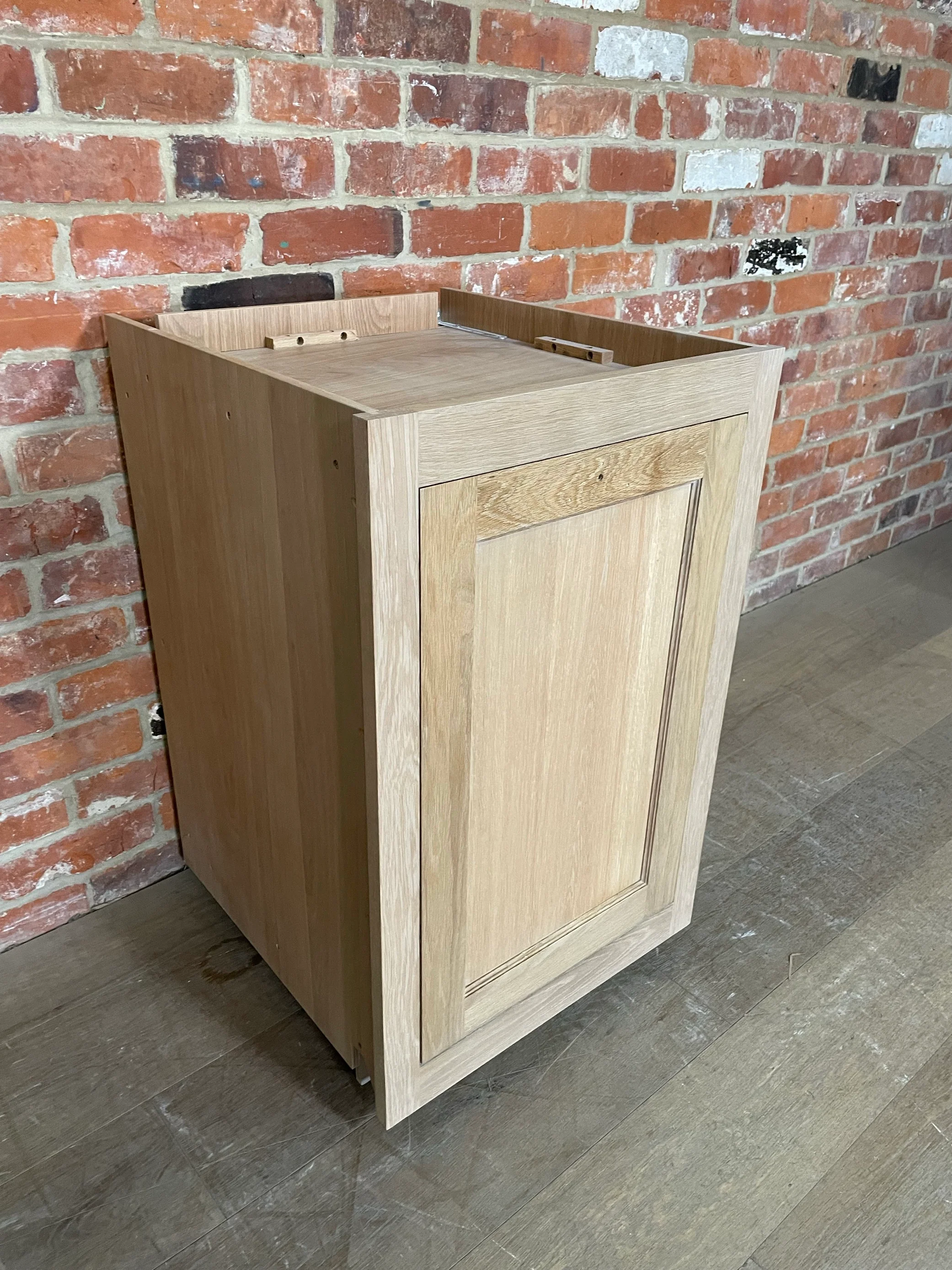 Henley 520 Single Bin Base Cabinet - Image 4