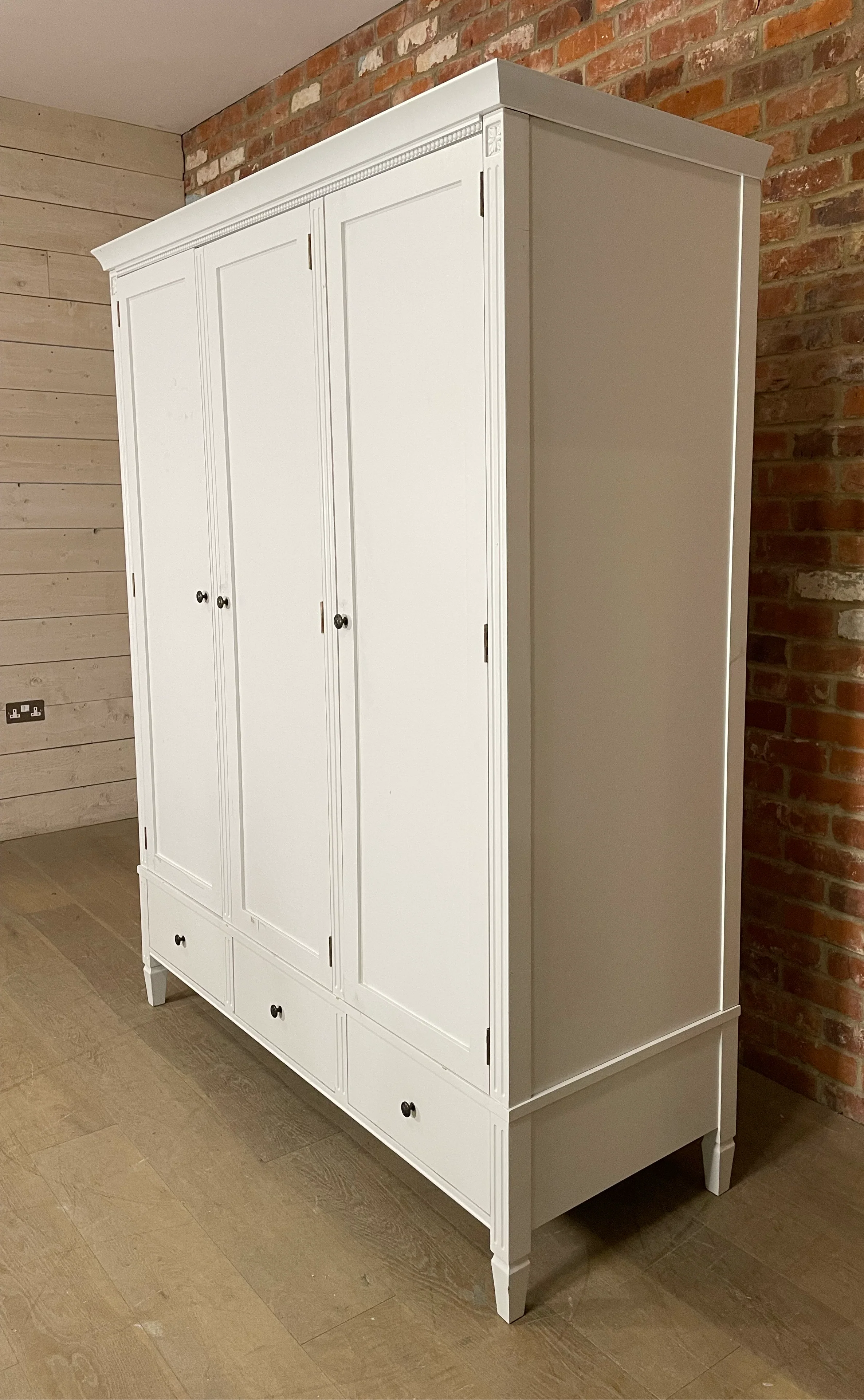 Larsson Grand Wardrobe - Shell - Image 3