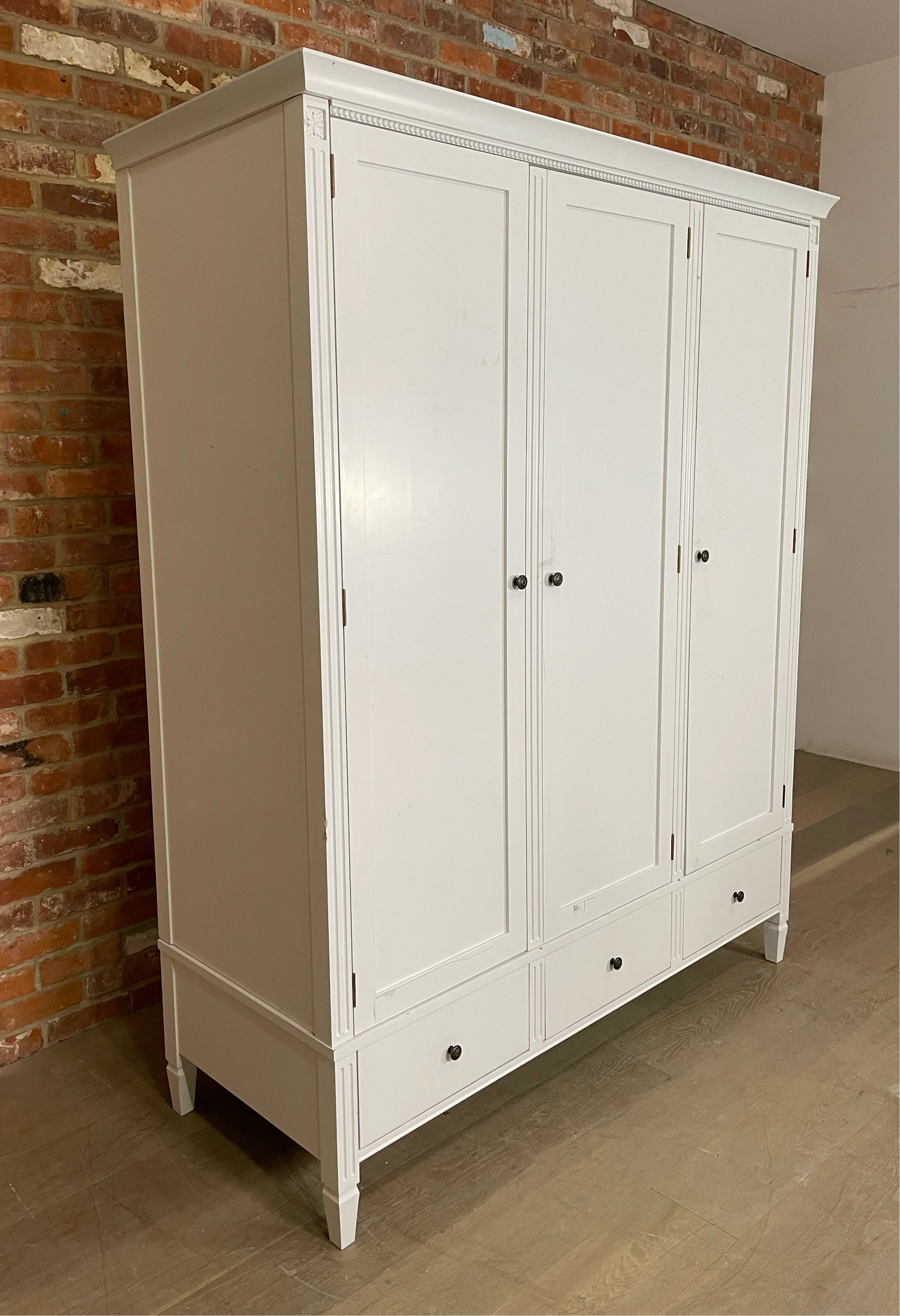 Larsson Grand Wardrobe - Shell - Image 4