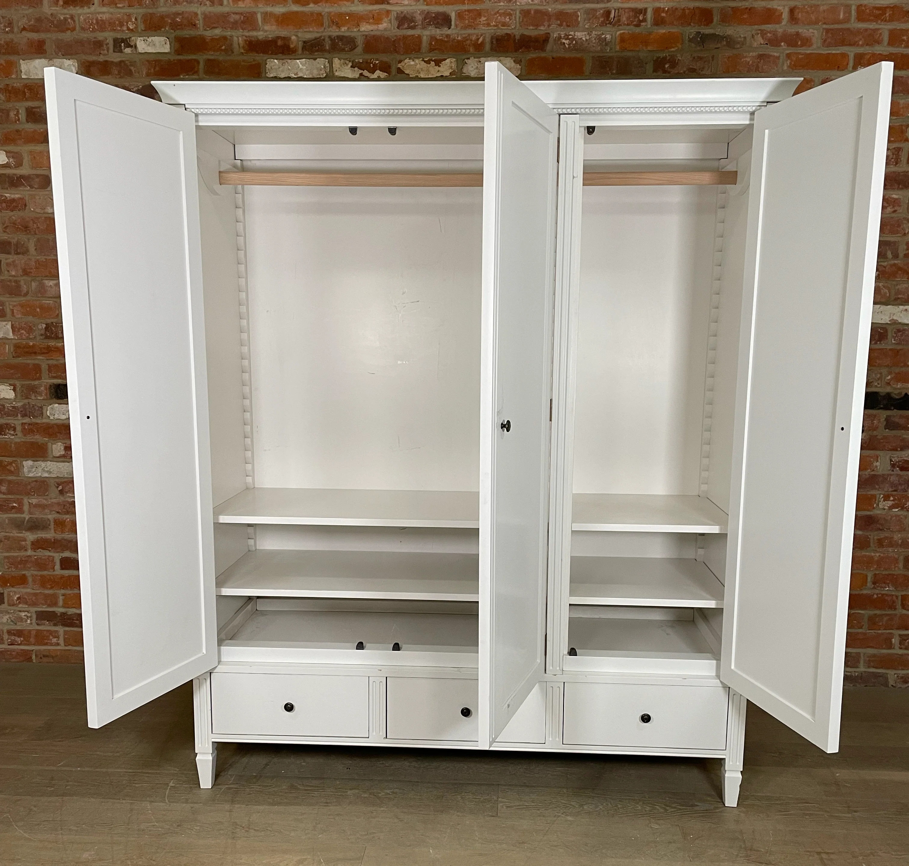 Larsson Grand Wardrobe - Shell - Image 5