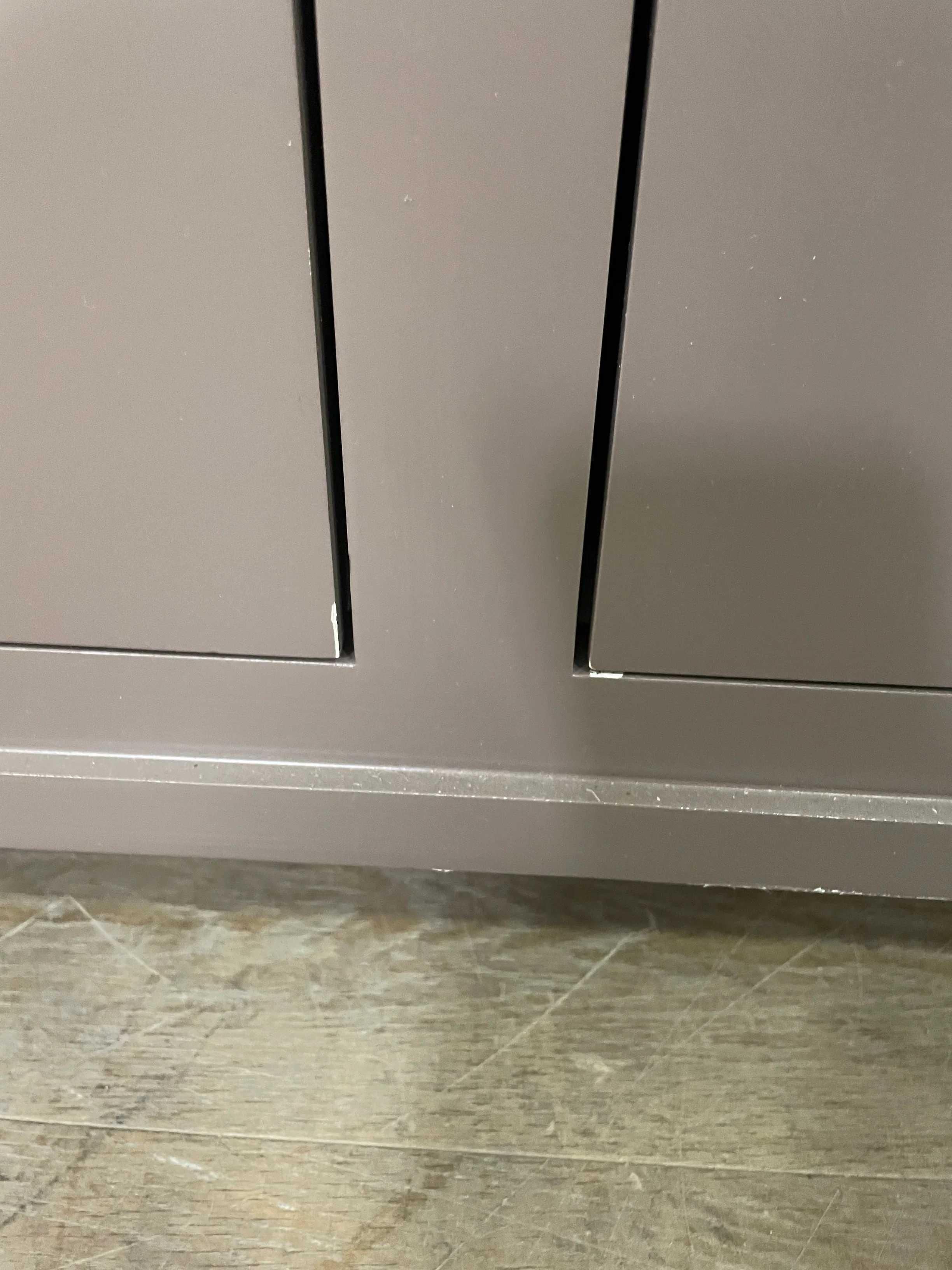 Suffolk 5ft Contemporary Glazed Dresser - Saddle - Image 13