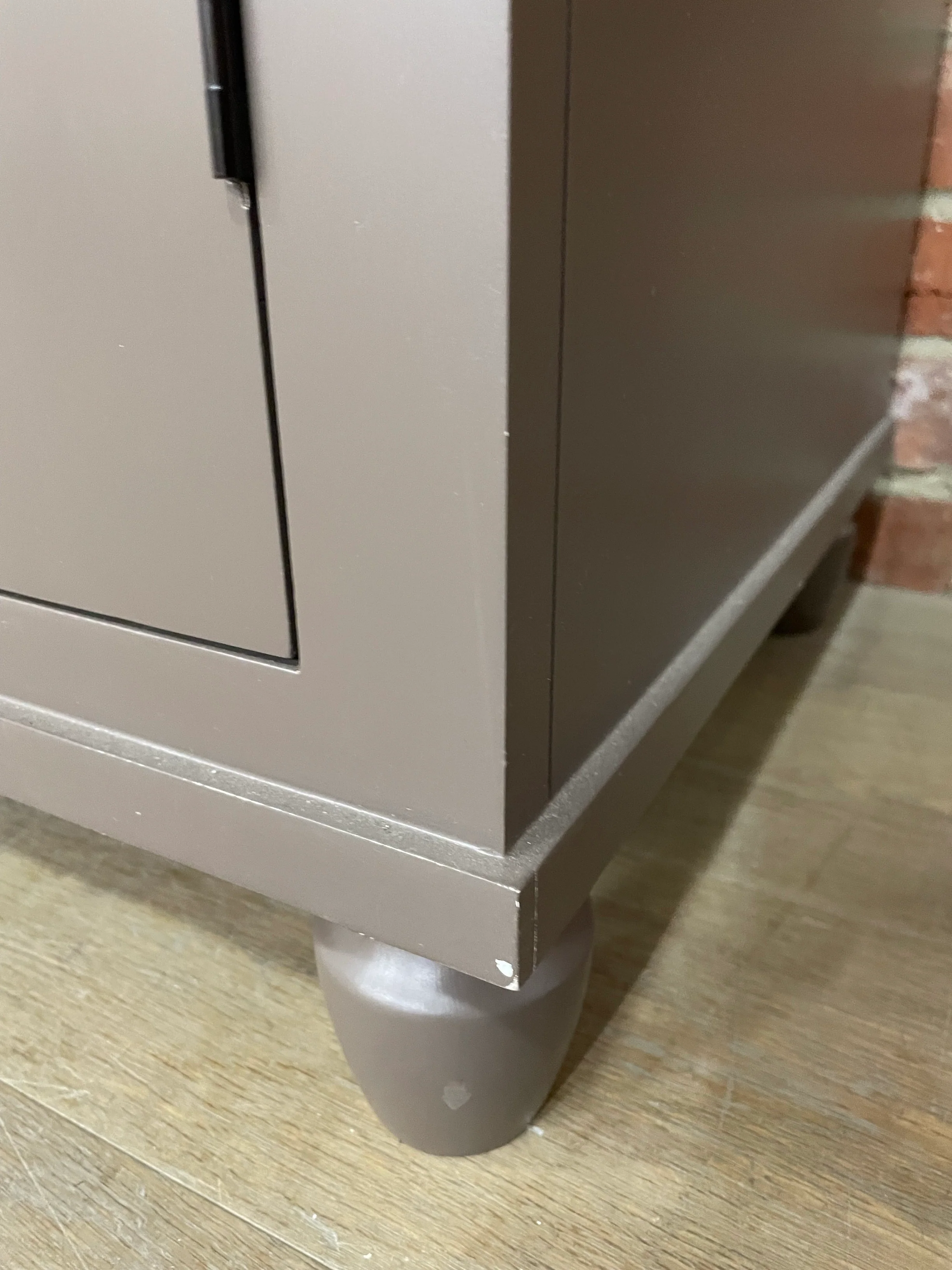 Suffolk 5ft Contemporary Glazed Dresser - Saddle - Image 7